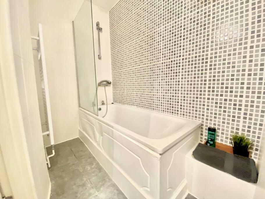 Charming Gem II 2Bd 2Ba Retreat Apartment Londra Exterior foto